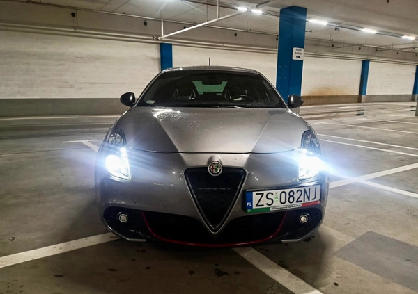 Alfa Romeo Giulietta cena 87000 przebieg: 53000, rok produkcji 2016 z Warszawa małe 121